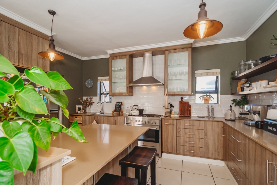 4 Bedroom Property for Sale in Kraaibosch Manor Western Cape